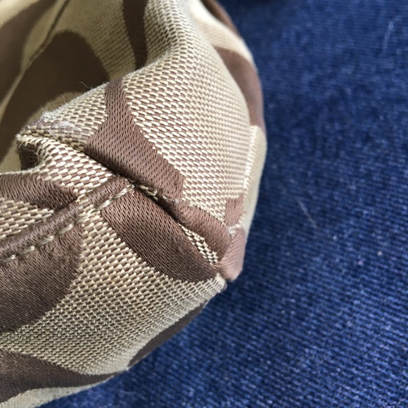 Coach Signature medium sized shoulder bag - Picture 4 of 9